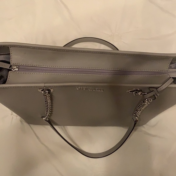 Great condition Michael Kors bag. - Picture 6 of 9